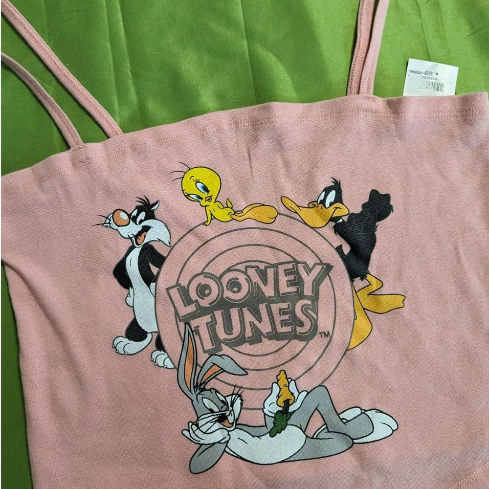 New Crop top Pink Juniors Large Looney Toons